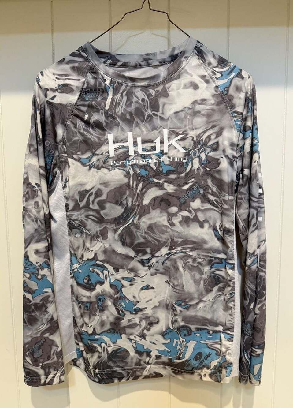 Huk Performance Fishing Shirt Size YXL Gray Blue Camo